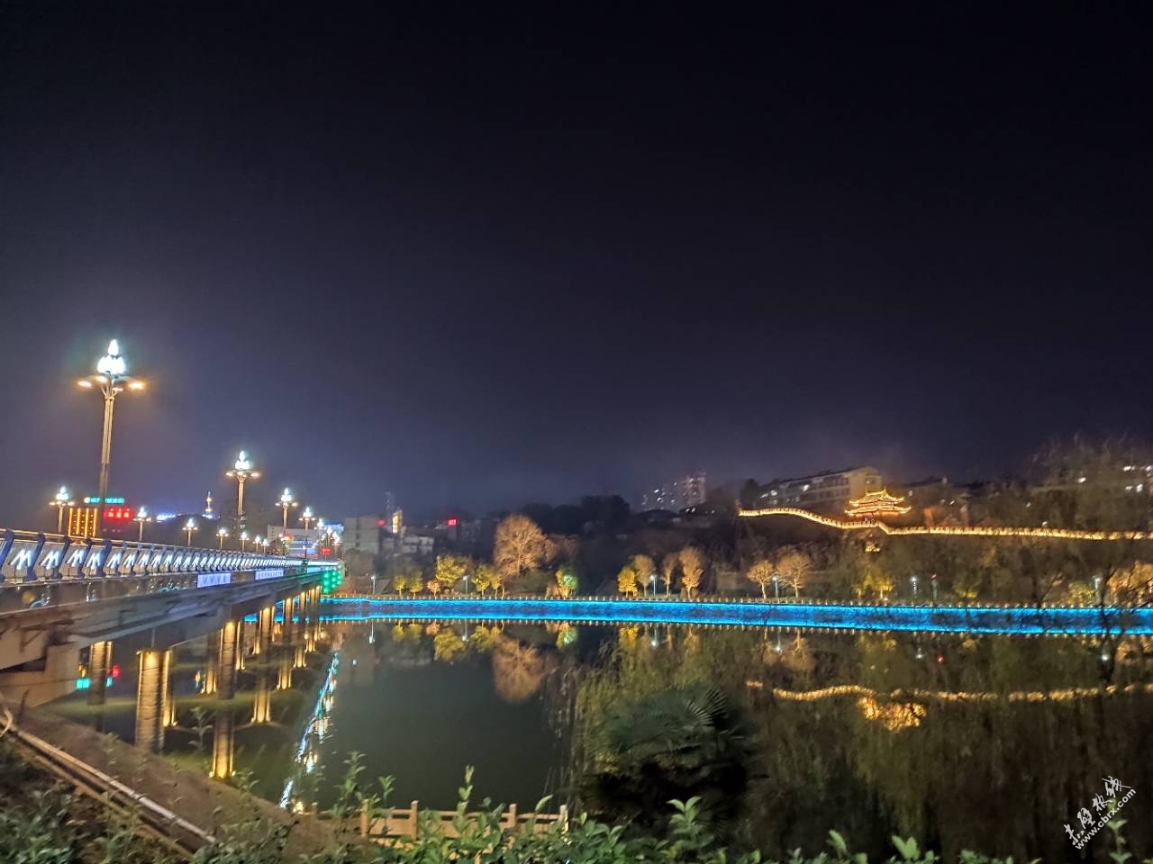 华阴一河两岸夜景图片